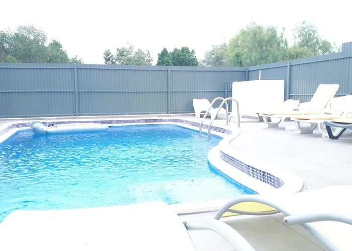 Marina With Pool 알부페이라